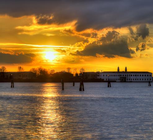 <a href=http://lago-fotoart.printart.ch target=_blank><img style=border-width:0px alt=Bild kaufen... align=middle width=18 height=18 src=/dotnetnuke/Portals/7/ContentImages/shop_icon.png/></a>
Sonnenuntergang über San Servolo