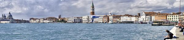 <a href=http://lago-fotoart.printart.ch target=_blank><img style=border-width:0px alt=Bild kaufen... align=middle width=18 height=18 src=/dotnetnuke/Portals/7/ContentImages/shop_icon.png/></a>
Wolken über San Marco
