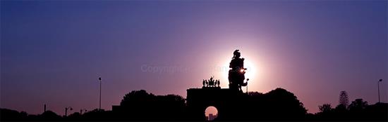 <a href=http://lago-fotoart.printart.ch target=_blank><img style=border-width:0px alt=Bild kaufen... align=middle width=18 height=18 src=/dotnetnuke/Portals/7/ContentImages/shop_icon.png/></a>
Arc de Triomphe du Carrousel at sunset
