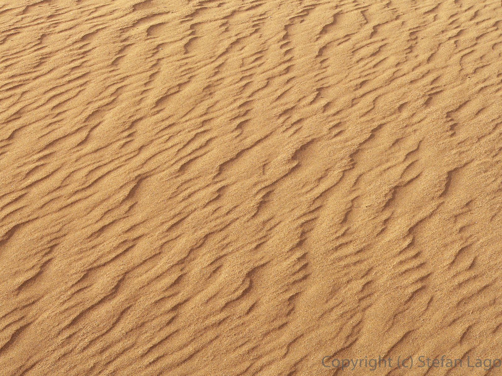 Windformed patterns in the dunes of Maspalomas, Gran Canaria.(2560 x 1920 px)